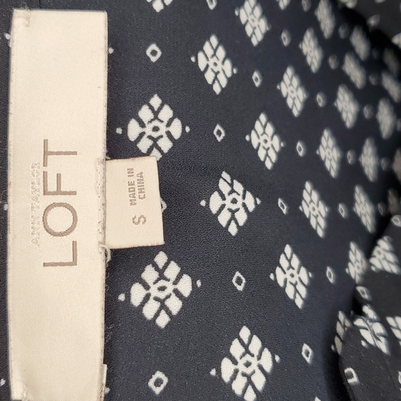 LOFT Beautiful Navy & White Top! ๐๐๐ - Picture 10 of 11